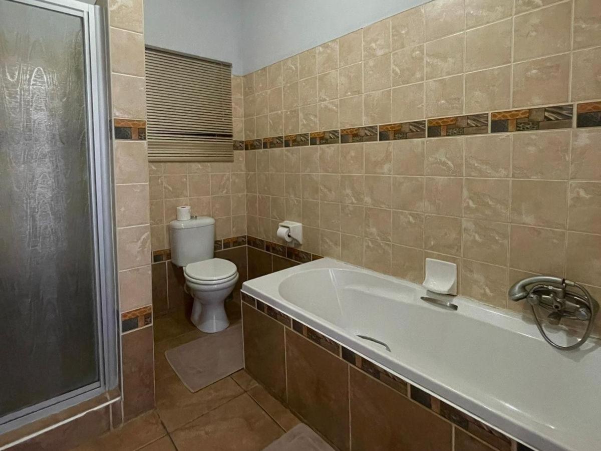 Eden Chalets Windhoek Room photo